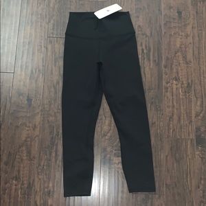 NWT HIGH WASTED SOLID POWERHOLD CAPRI XS (2-4)